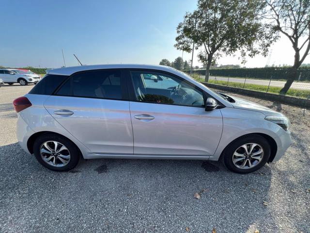 HYUNDAI i20 1.2 5 porte Econext Connectline OK NEOPATENTATI ! Immagine 2