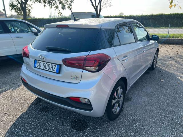 HYUNDAI i20 1.2 5 porte Econext Connectline OK NEOPATENTATI ! Immagine 3