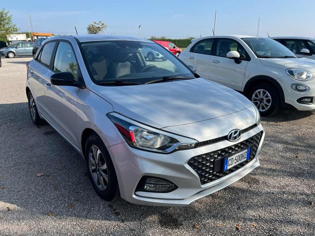 HYUNDAI i20 1.2 5 porte Econext Connectline OK NEOPATENTATI ! Immagine 1