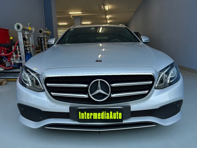 MERCEDES-BENZ E 200 d S.W. Auto Business Sport Immagine 4