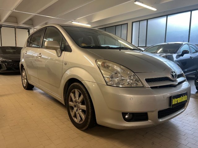 TOYOTA Corolla Verso 2.2 16V D-4D DPF Immagine 0