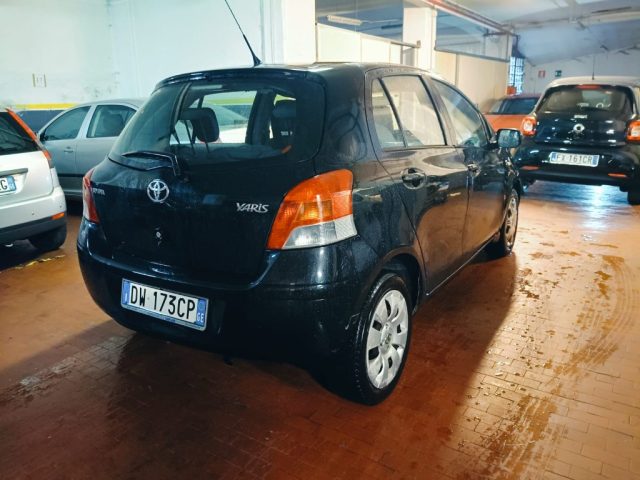 TOYOTA Yaris 1.3 5 porte Immagine 2