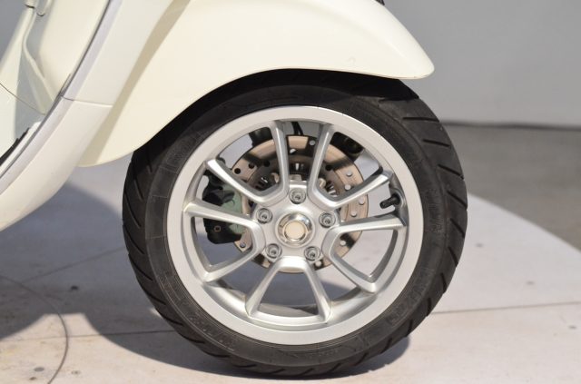 VESPA Primavera 125 2023 - PATENTE A1/B Immagine 2