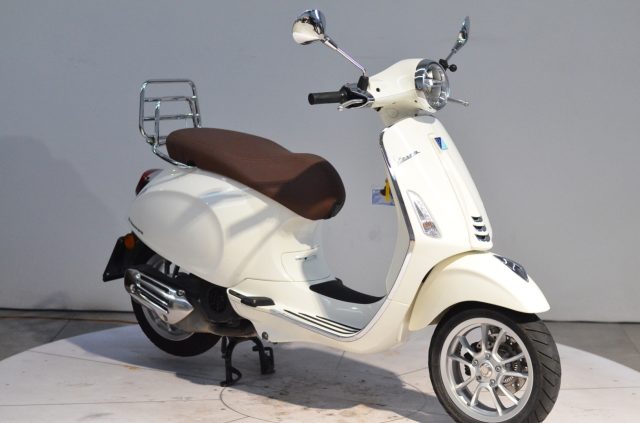 VESPA Primavera 125 2023 - PATENTE A1/B Immagine 3