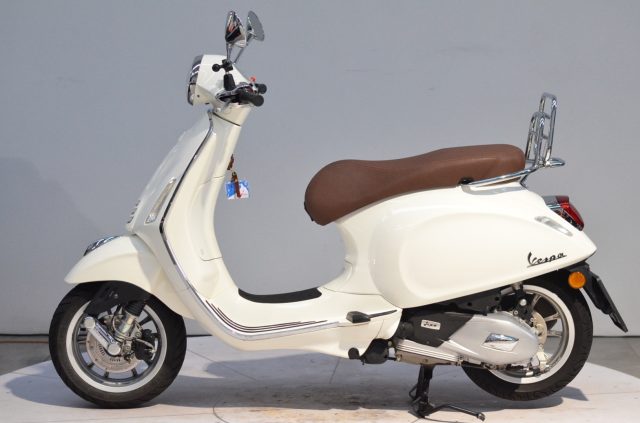 VESPA Primavera 125 2023 - PATENTE A1/B Immagine 4