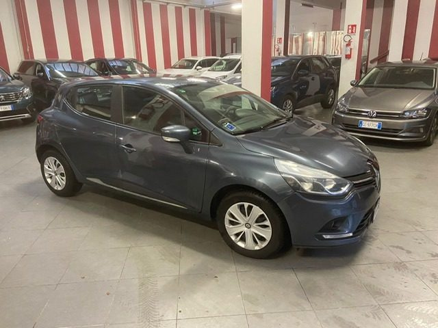 RENAULT Clio Sporter TCe 12V 90 CV Business Immagine 1