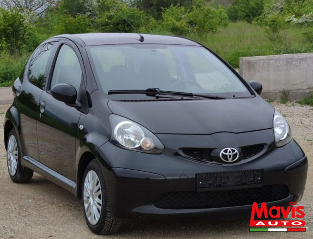 TOYOTA Aygo 1.0 12V VVT-i 5 porte Now Connect Immagine 0