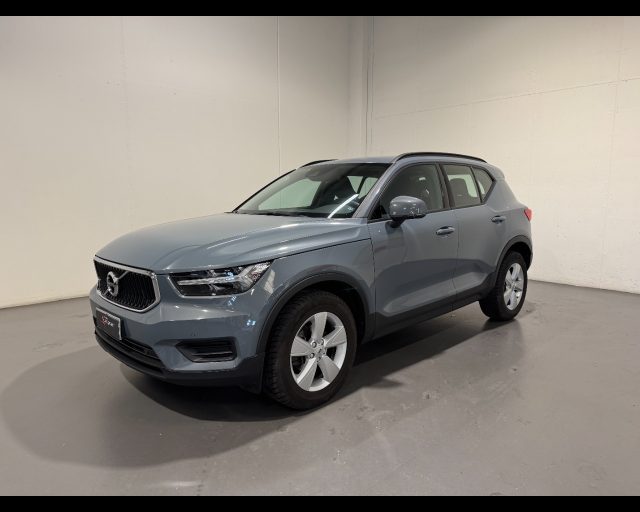 VOLVO XC40 D3 MOMENTUM Immagine 0