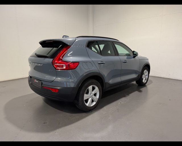 VOLVO XC40 D3 MOMENTUM Immagine 1