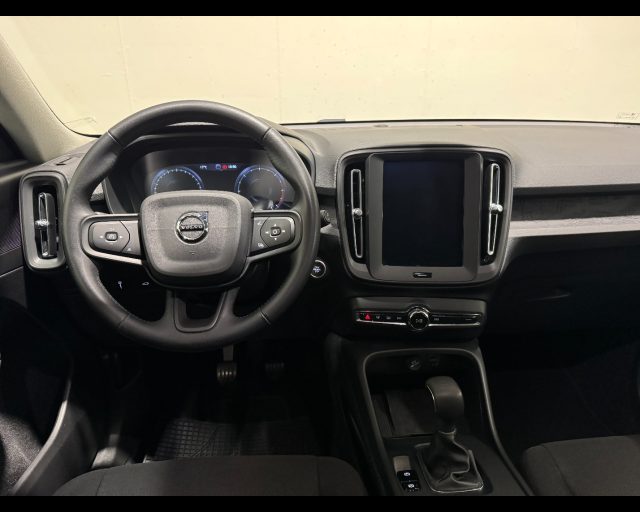 VOLVO XC40 D3 MOMENTUM Immagine 2