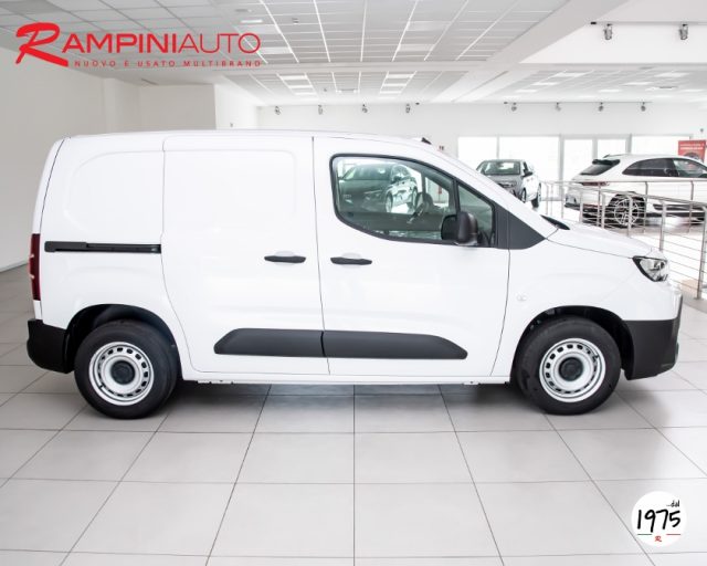 TOYOTA Proace City 1.5D 100 CV Active Km 0 Pronta Consegna Immagine 4