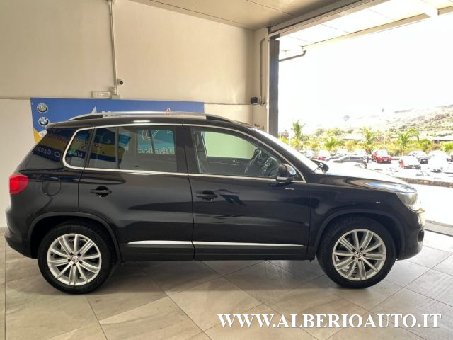 VOLKSWAGEN Tiguan 2.0 TDI 110 CV Sport & Style BlueMotion Technology Immagine 1