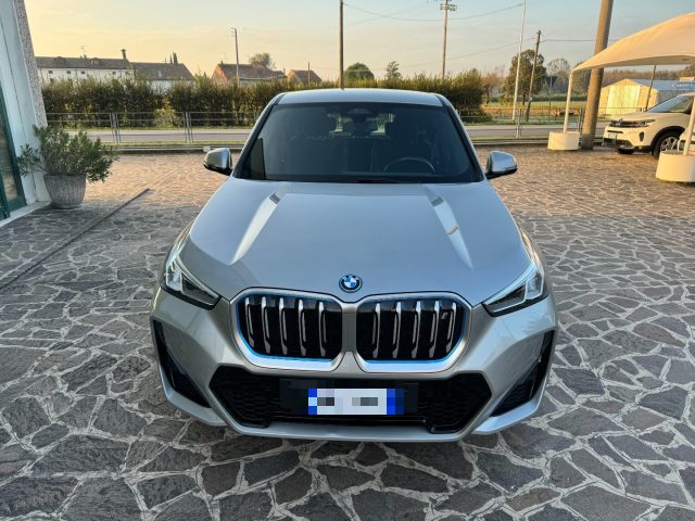 BMW iX1 xDrive 30 Msport Immagine 0