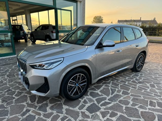 BMW iX1 xDrive 30 Msport Immagine 1