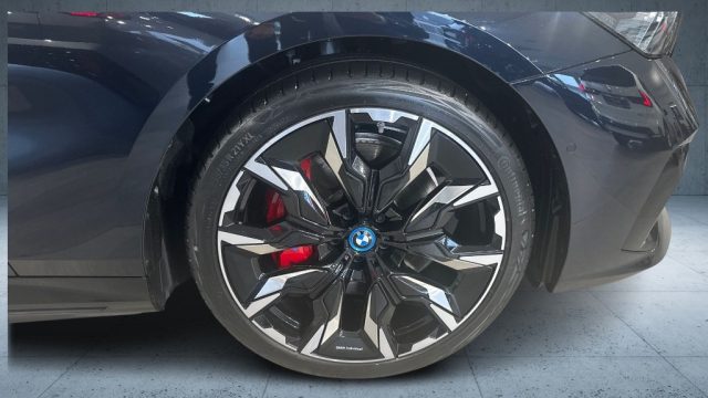 BMW i5 eDrive 40 Touring Msport Pro Aut. Immagine 3