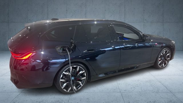 BMW i5 eDrive 40 Touring Msport Pro Aut. Immagine 1