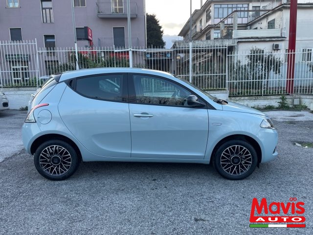 LANCIA Ypsilon 1.0 69cv 5p. S&S Hybrid Platino Immagine 3