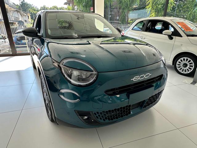 FIAT 600 1.2 hybrid MHEV 100cv La Prima KM.ZERO Immagine 1