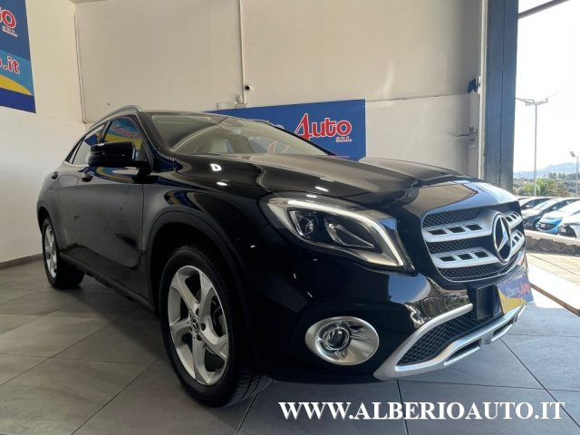 MERCEDES-BENZ GLA 200 d Automatic Sport Premium Immagine 2