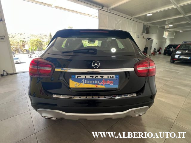 MERCEDES-BENZ GLA 200 d Automatic Sport Premium Immagine 4