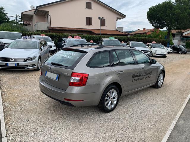 SKODA Octavia 2.0 TDI CR DSG Wagon Executive Immagine 2