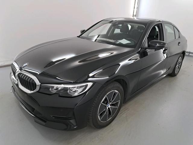 BMW 318 d 48V Business Advantage Immagine 0