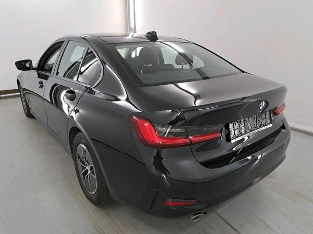 BMW 318 d 48V Business Advantage Immagine 1