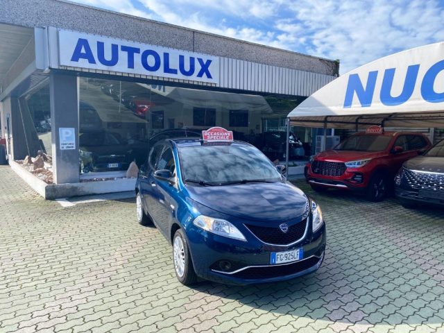 LANCIA Ypsilon 1.2 69 CV 5 porte Silver Immagine 3