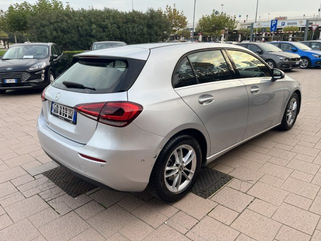 MERCEDES-BENZ A 180 d Automatic Business Extra Immagine 2