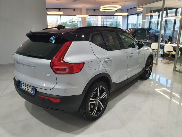 VOLVO XC40 T5 Recharge Plug-in Hybrid R-design Immagine 3