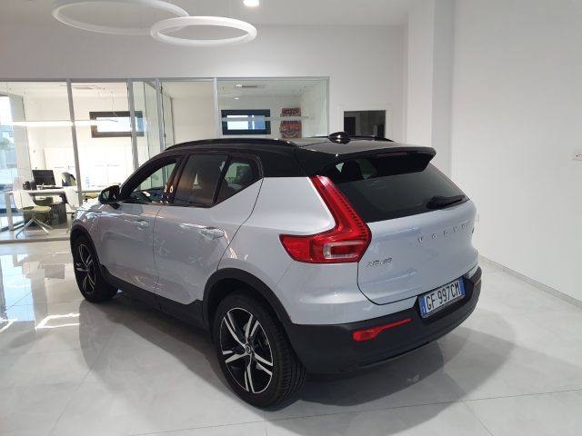 VOLVO XC40 T5 Recharge Plug-in Hybrid R-design Immagine 2