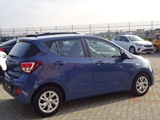 HYUNDAI i10 1.0 Classic econext Gpl ADATTA X NEOPATENTATI Immagine 3