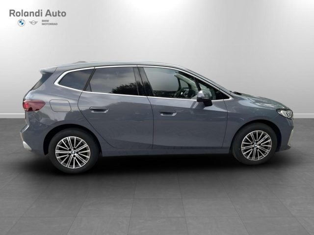 BMW 220 i Active Tourer mhev 48V Luxury auto Immagine 3