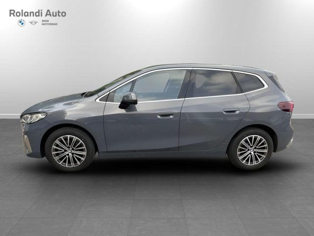 BMW 220 i Active Tourer mhev 48V Luxury auto Immagine 4