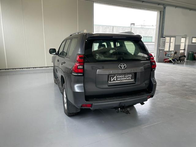 TOYOTA Land Cruiser 2.8 D4-D 204CV 5 PORTE EXECUTIVE CAMBIO MANUALE Immagine 4