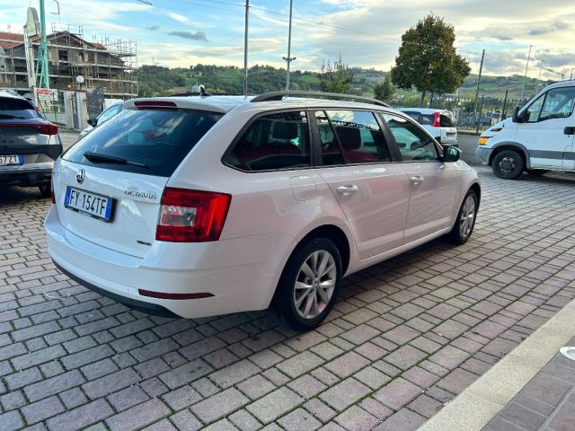 SKODA Octavia 1.5 DSG Wagon Ambition G-Tec Immagine 2