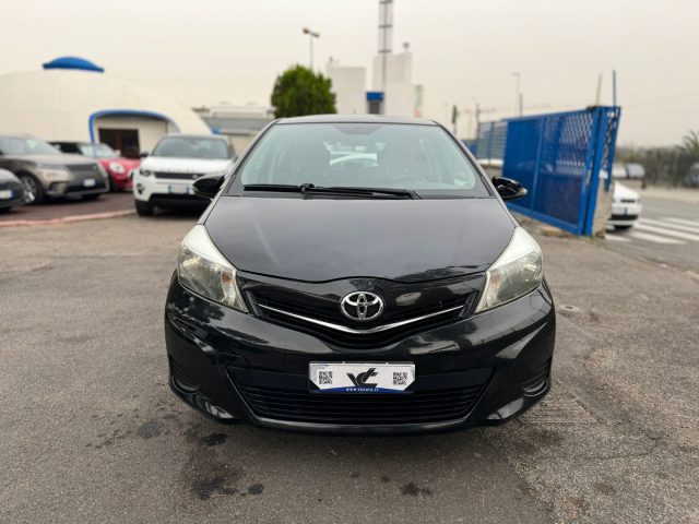 TOYOTA Yaris 1.0 5 porte Active *NEOPATENTATI* Immagine 1