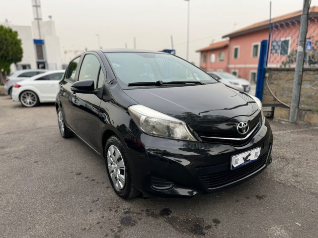 TOYOTA Yaris 1.0 5 porte Active *NEOPATENTATI* Immagine 2