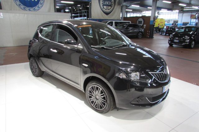 LANCIA Ypsilon 1.0 FireFly 5 porte S&S Hybrid Ecochic Silver Immagine 1