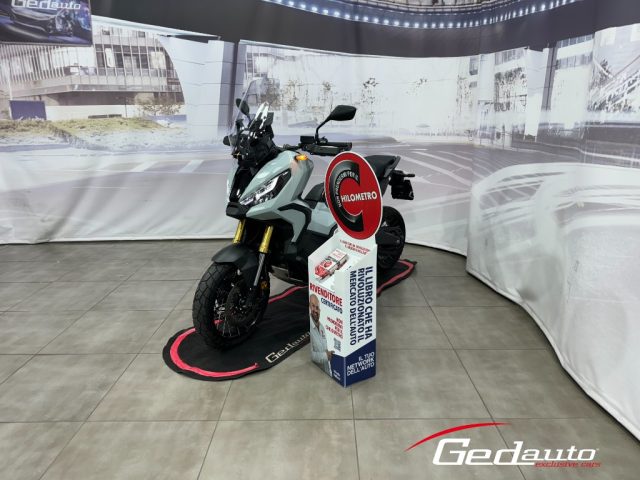 HONDA X-ADV 750 ABS Immagine 2