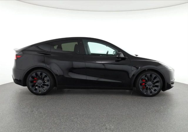 TESLA Model Y PERFORMANCE AWD Immagine 2