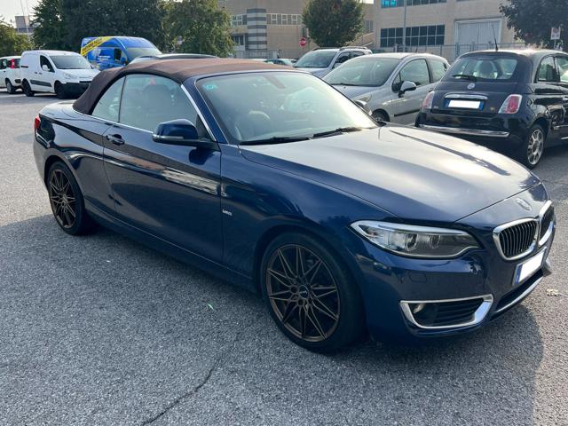 BMW 218 d Cabrio Luxury automatica Immagine 2