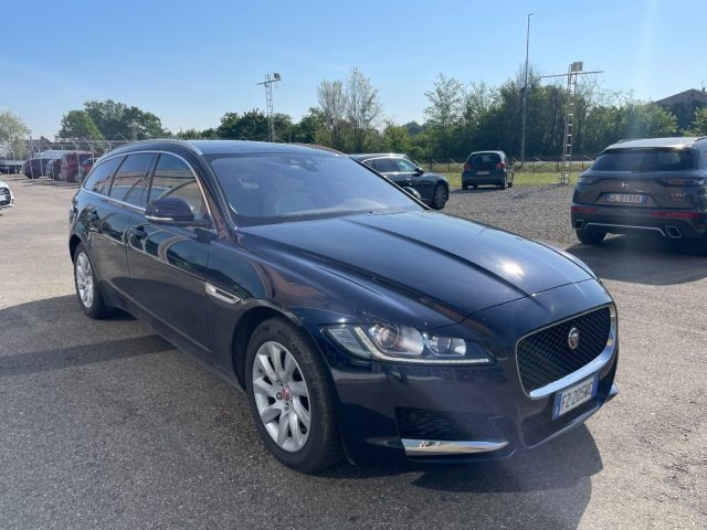 JAGUAR XF Sportbrake 2.0 D 180 CV AWD aut. Chequered Flag Immagine 3