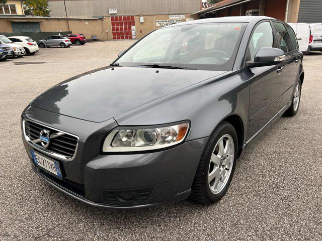 VOLVO V50 D2 POLAR Bellissima Buone Condizioni Generali Immagine 2