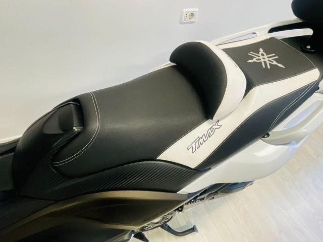 YAMAHA T Max 530 BLACK WHITE Immagine 3