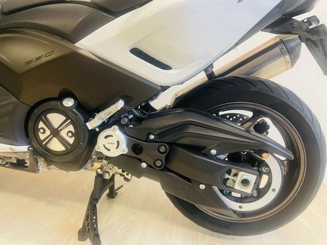 YAMAHA T Max 530 BLACK WHITE Immagine 1