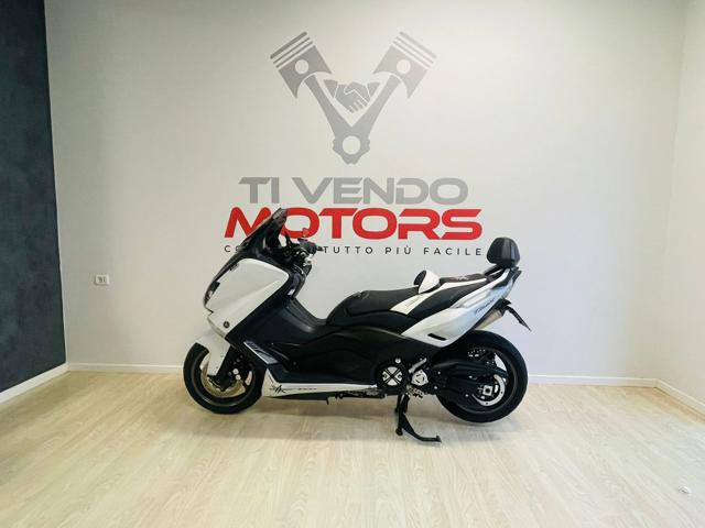 YAMAHA T Max 530 BLACK WHITE Immagine 0