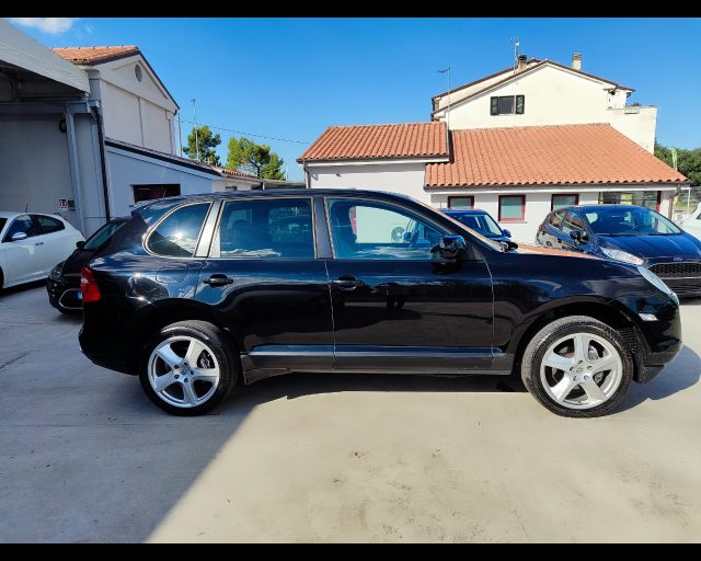 PORSCHE Cayenne 3.0 Diesel Immagine 4