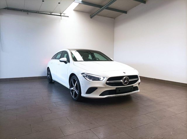 MERCEDES-BENZ CLA 180 Shooting Brake Sport Immagine 0