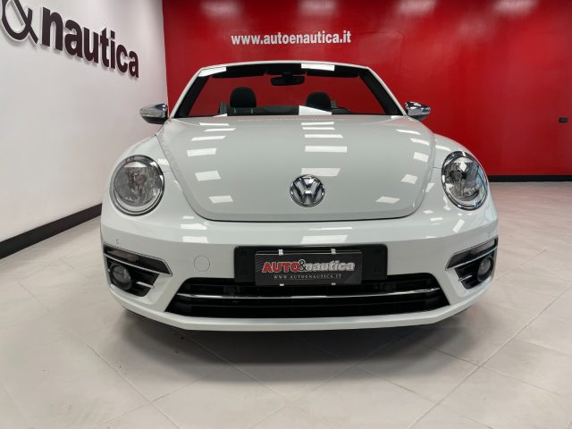 VOLKSWAGEN Maggiolino Cabrio 2.0 TDI Design BlueMotion Technology Immagine 3